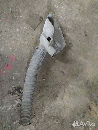 Кронштейн и патрубок фильтра Пассат В4