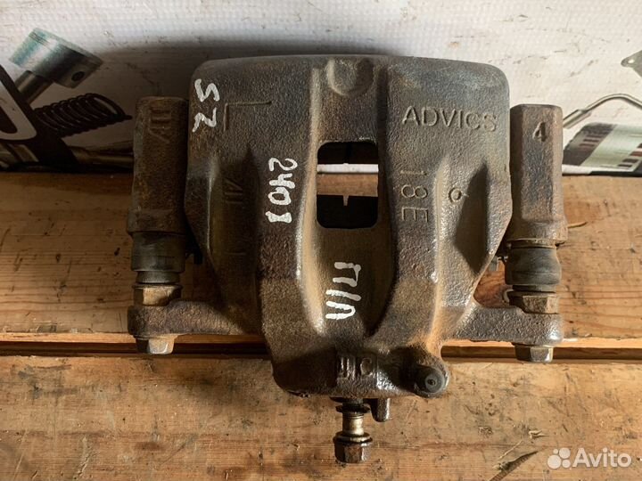 Suzuki grand vitara суппорт передний левый