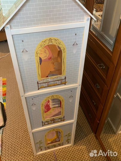 Кукольный домик с мебелью