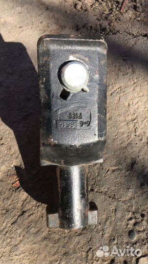 Буксировочный крюк Volvo