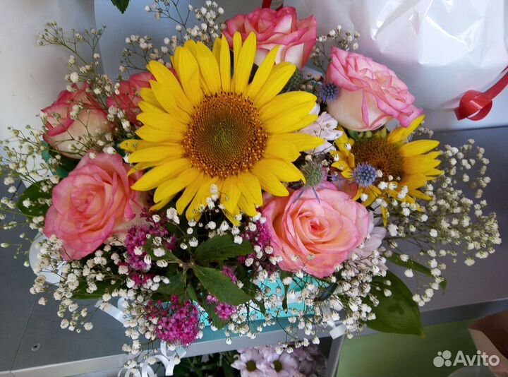 Композиция из живых цветов, в наличии 900