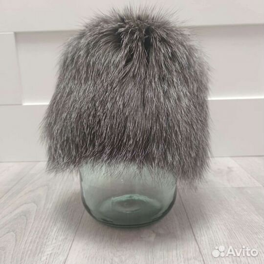 Шапка из чернобурки на вязанной основе новая