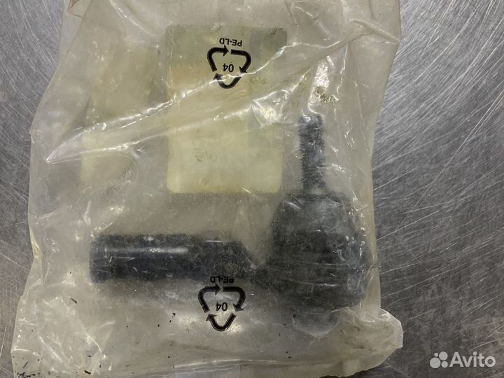 Наконечник тяги рулевой правый Kangoo I 1997-2009