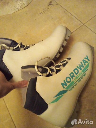 Ботинки лыжные, утеплённые, лыжи, палки