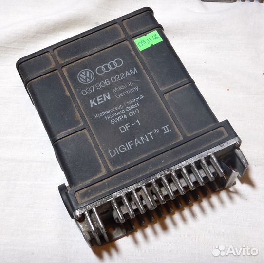 Эбу VW Passat B3 Golf 1.8л бензин 037906022