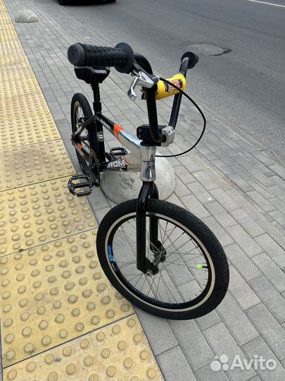 Продаю bmx алюминиевый атом Striker