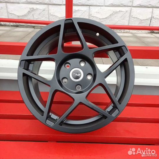 Литой диск R17 8.0 5*114.3 ET33 d67.1 CB