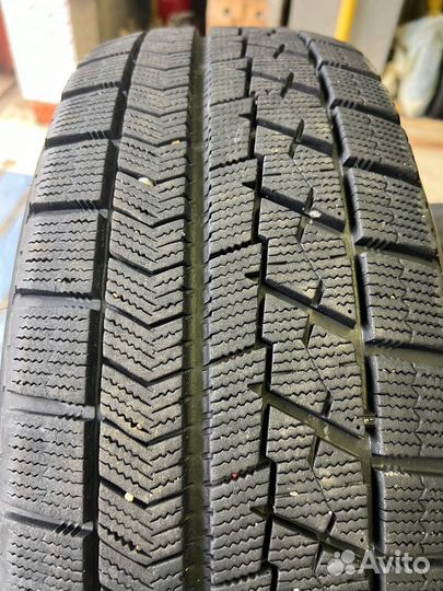 Bridgestone Blizzak VRX 215/65 R16 98S