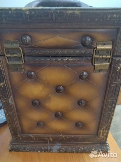 Сундук антикварный
