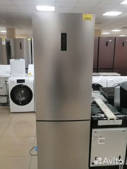 Холодильник новый для кухни бежевый