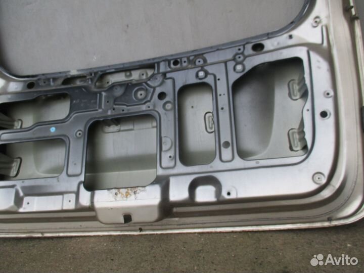 Дверь багажника Kia Carnival 2 2005-2014