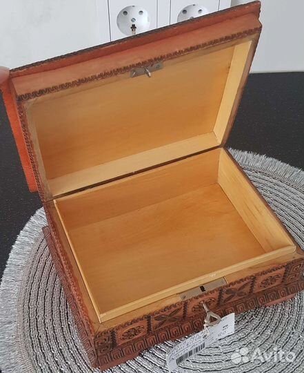 Деревянная шкатулка. Ключница