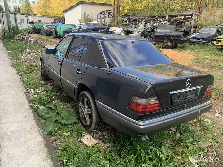 В Разборе Mercedes Benz W124 200E