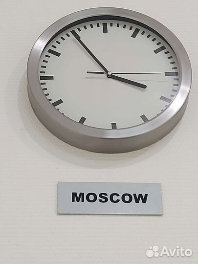 Карта мира из металла с часами