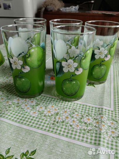 Кувшин со стаканами