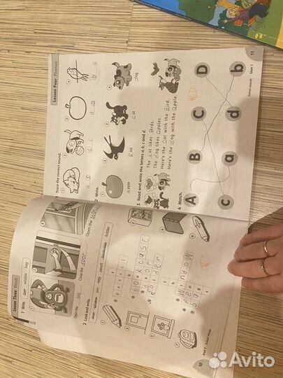 Учебник по английскому Family and friends 1