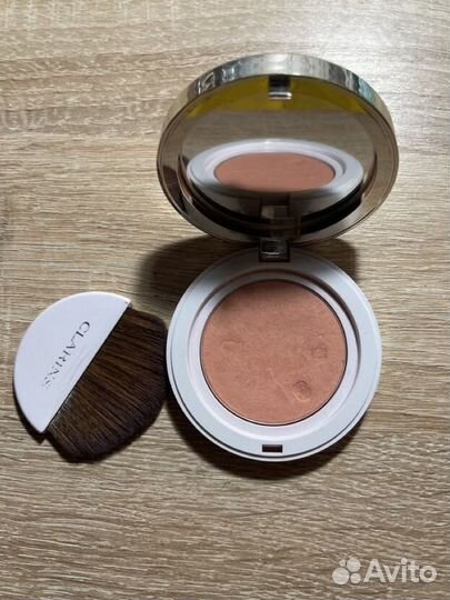 Румяна clarins benefit