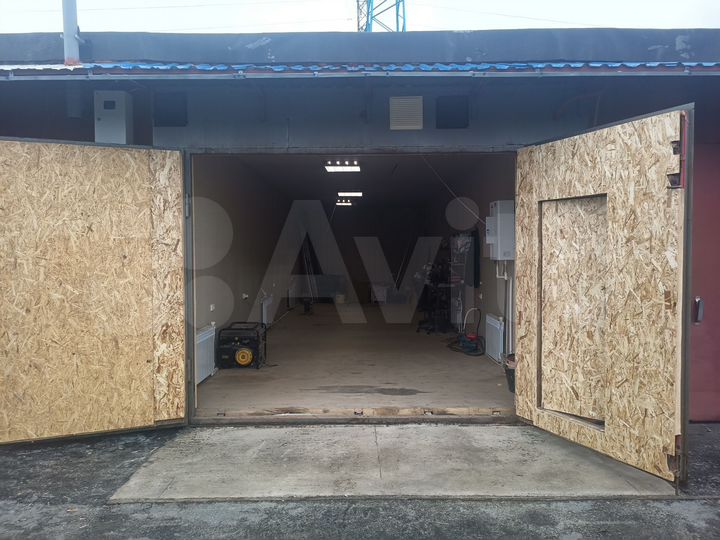 Гараж, > 30 м²