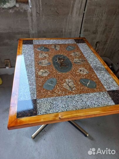 Столы из камня аммонитов