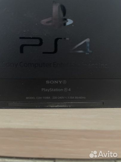 Продам Sony PS4 500 gb коплектом все разом