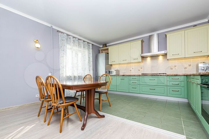 Коттедж 309 м² на участке 7 сот.