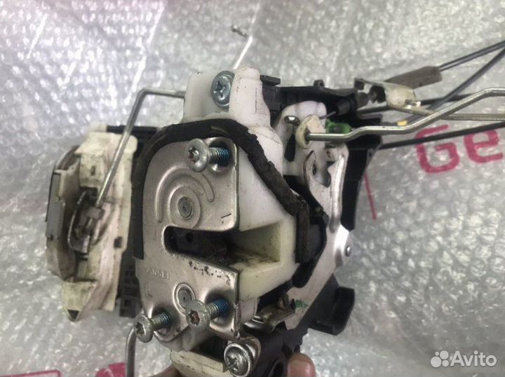 Замок двери Mitsubishi Pajero Sport