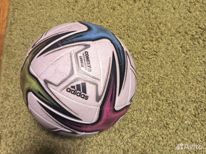 Футбольный мяч adidas