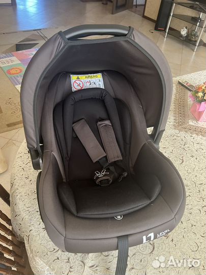 Автомобильное кресло