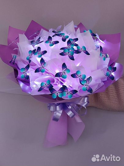 Парящий букет из бабочек