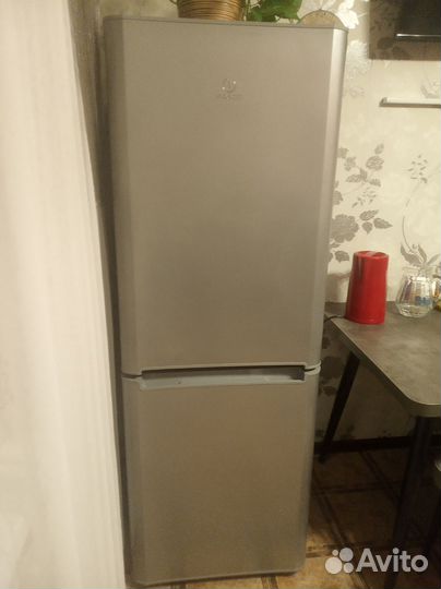 Холодильник indesit