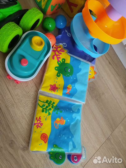 Пакетом Развивающие игрушки, кубики, машинки