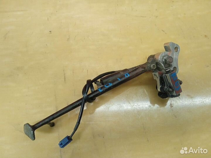 Yamaha R1 2002-2003. Подножка мотоцикла