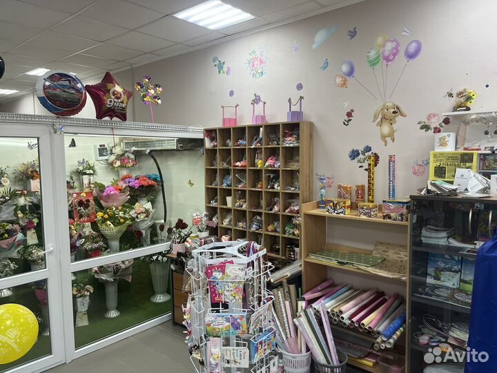 Напольный стенд для открыток