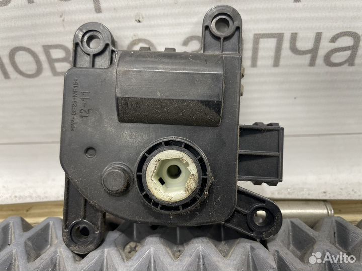 Моторчик заслонки отопителя Hyundai Solaris 2010-2017