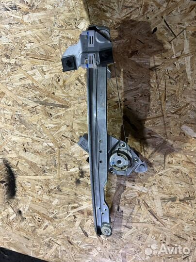 Стеклоподьемник LADA Largus