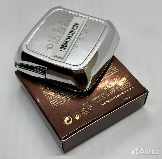 Пудра сияющая hourglass Ambient lighting strobe