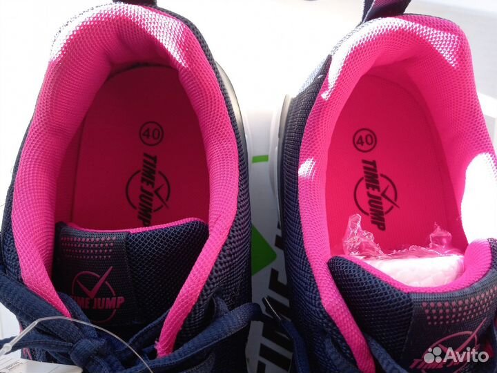 Кроссовки женские новые размер 40