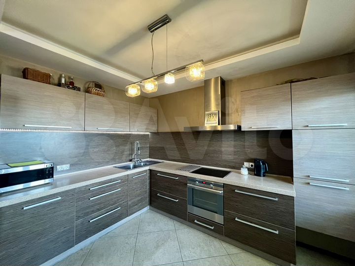 3-к. квартира, 93 м², 9/9 эт.