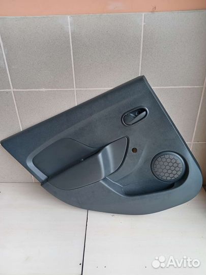 Обшивка двери на рено сандеро 2 2014г задний