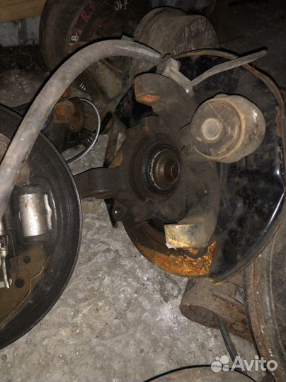 Ступица зад левая toyota kluger ACU25