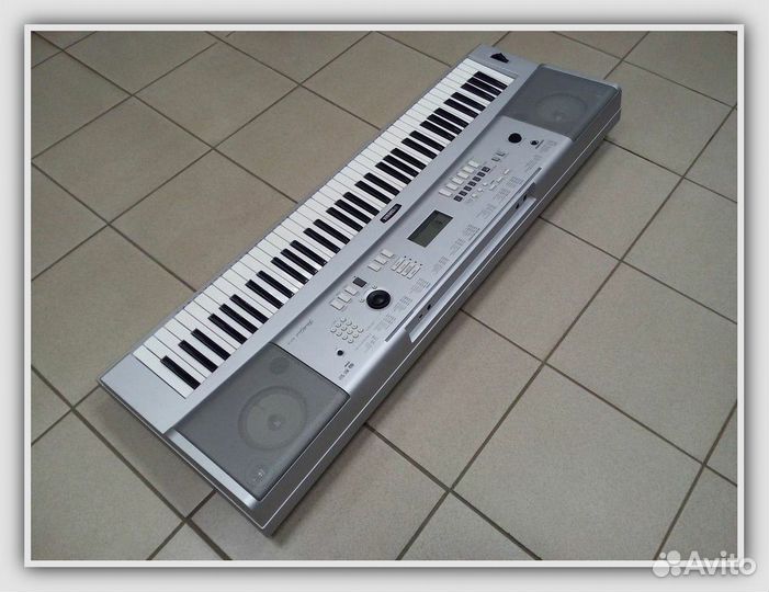 Yamaha DGX-220 Portable Grand