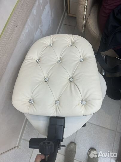 Офисное кожаное кресло