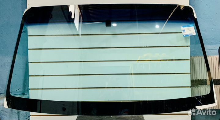 Лобовое стекло Митсубиси Л200