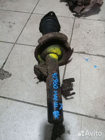 Амортизатор передний правый Mazda 3 BK