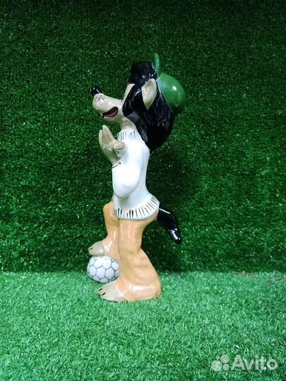 Статуэтка волк с мячом ну погоди СССР
