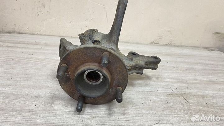 Кулак передний правый Nissan Bluebird Sylphy