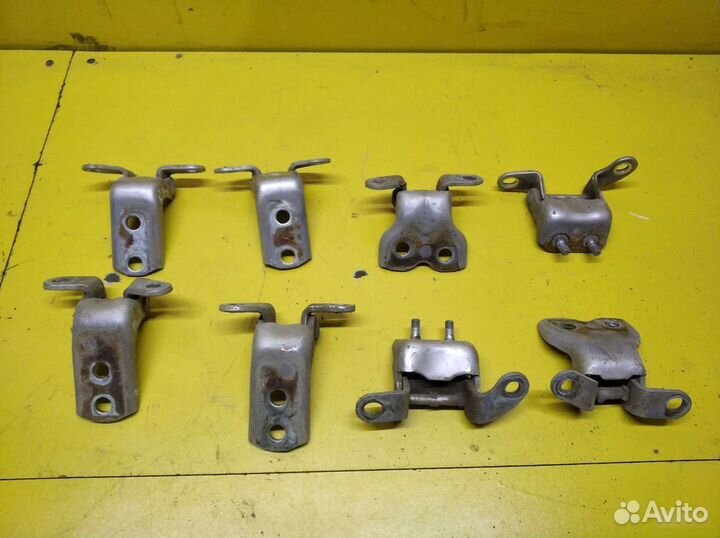 Петля двери Faw V5