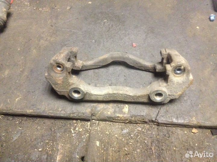 Скоба суппорта бу Mercedes Benz Sprinter