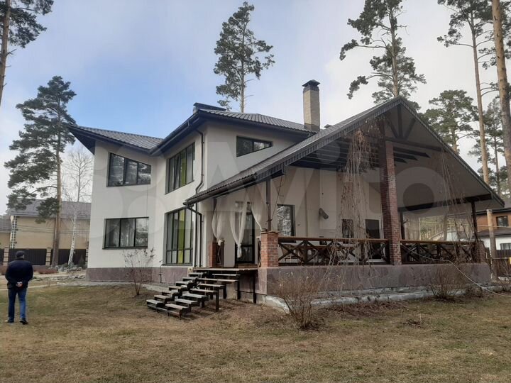 Коттедж 250 м² на участке 26 сот.