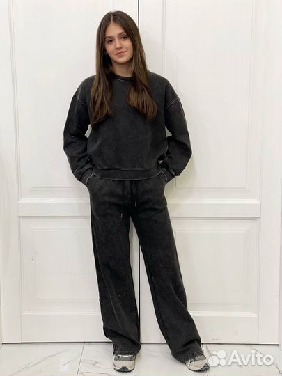 Спортивный костюм со стразами